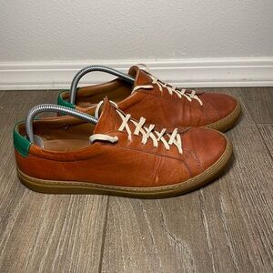 GUSTIN  SIENNA-GREEN GUM SOLE LOW TOP Size 10